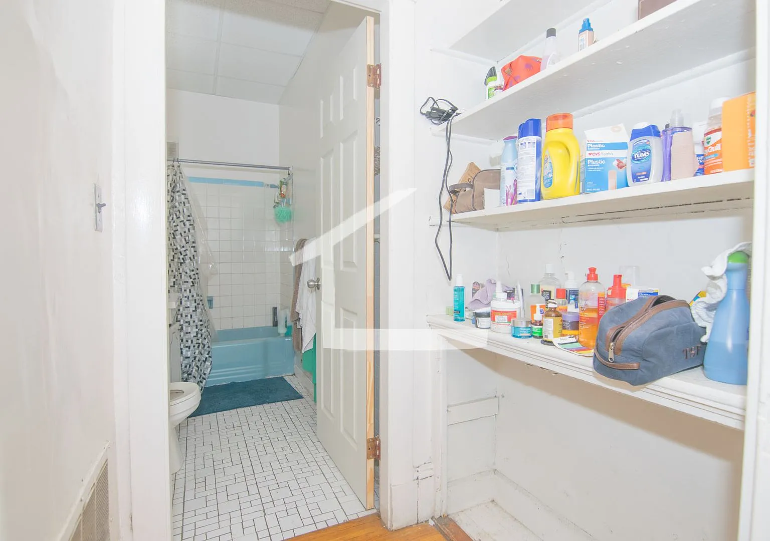 Large 2 bed located near BU and the Green Line. — Photo 4
