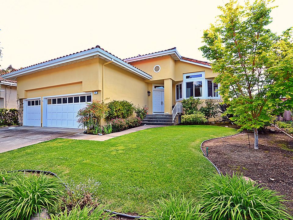 1st image of 725 Crystal Ln