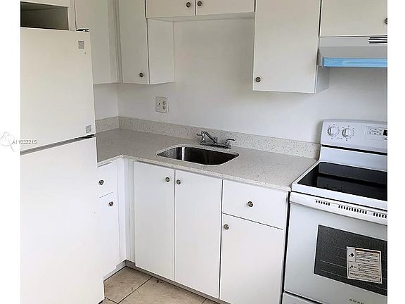 2nd image of 17 NE 2nd Ave APT 106