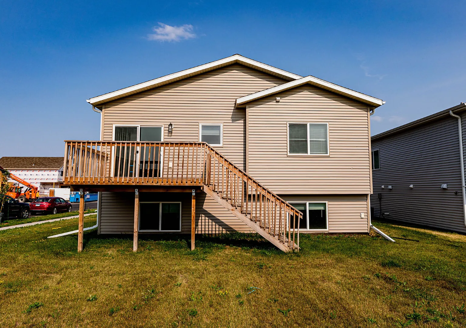 4 bedroom 2 bathroom house — Photo 3