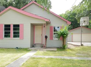 709 Market St, El Campo, TX 77437