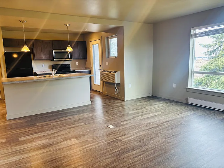 4845 Golden Gate Ave — Photo 3
