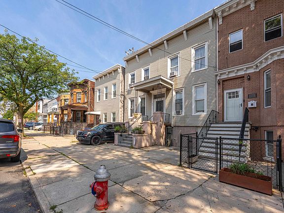 4th image of 26 Irving St