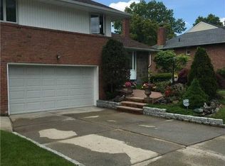 173 Evergreen Dr, Westbury, NY 11590