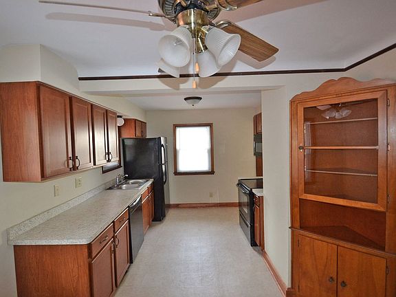 3rd image of 1834 Chelton Ave W