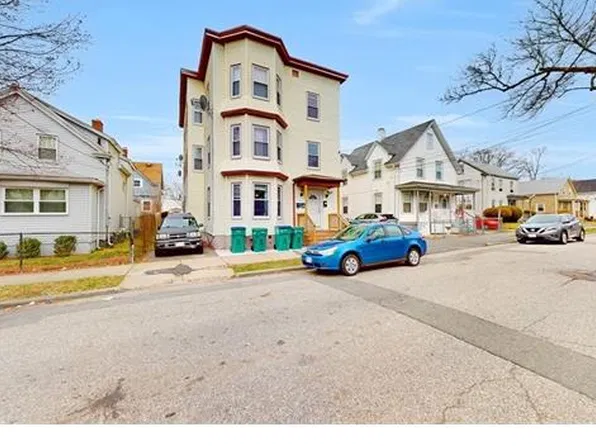 46 Grove St Floor 3, Lynn, MA 01905