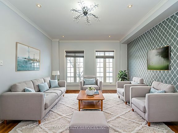 4th image of 52 Mount Royal Cir