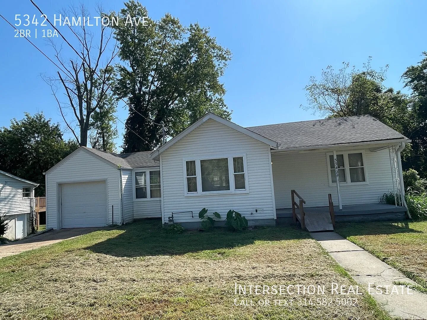 Spacious 2Bed/1Bath with Garage Parking and Lots of Updates — Photo 2