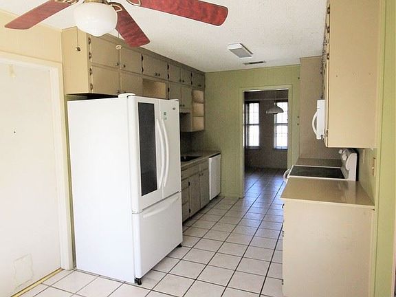 4th image of 2317 Veterans Ave
