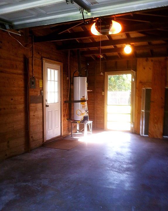2nd image of 1903 Picton Ln