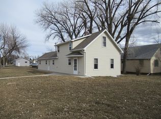 107 3rd St SW, Bowman, ND 58623