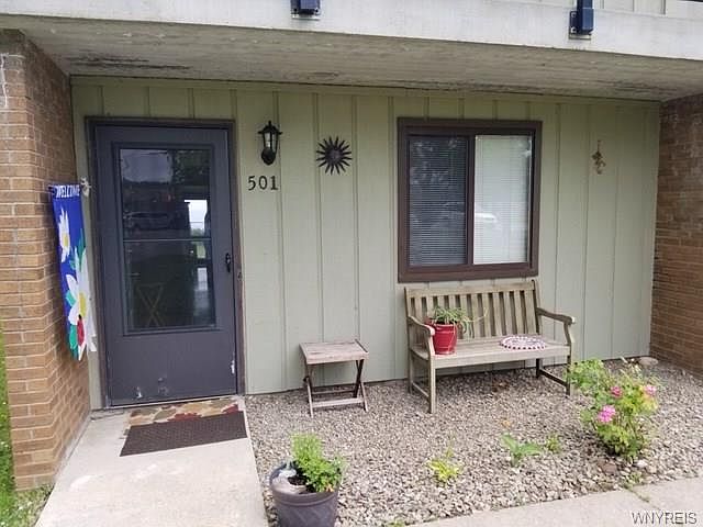 1st image of 501 Edgewater Dr