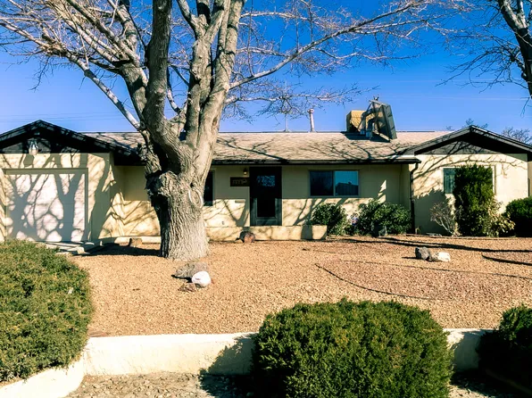 328 Glorieta St NE, Albuquerque, NM 87123
