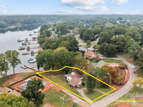 240 Shoreline Loop, Mooresville, NC 28117