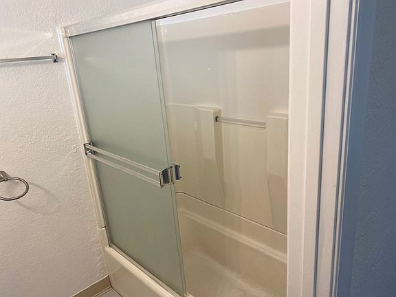 4th image of 2324 E 19th St #4