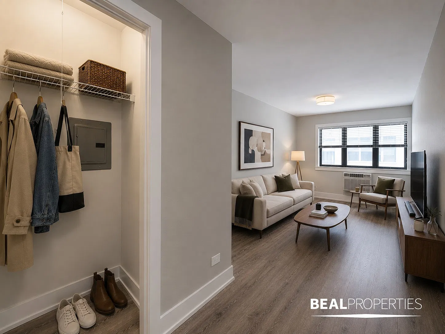 445 W Barry — Photo 3