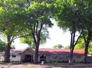 330 De Soto Dr, Universal City, TX 78148