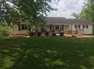 7136 S Calhoun Hwy, Mount Zion, WV 26151