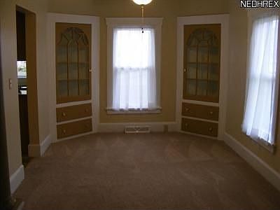 4th image of 119 Oak St