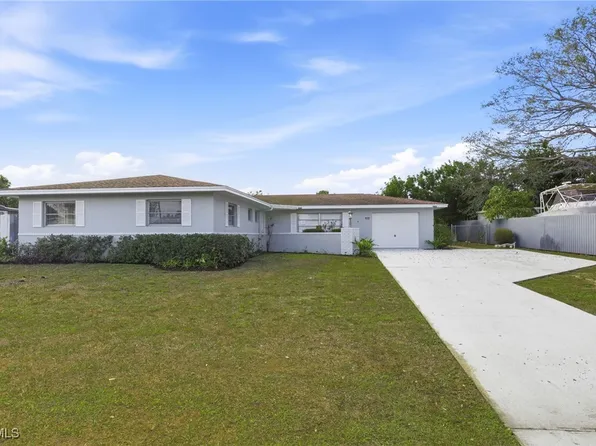 209 Punta Alta Ct, Lehigh Acres, FL 33936