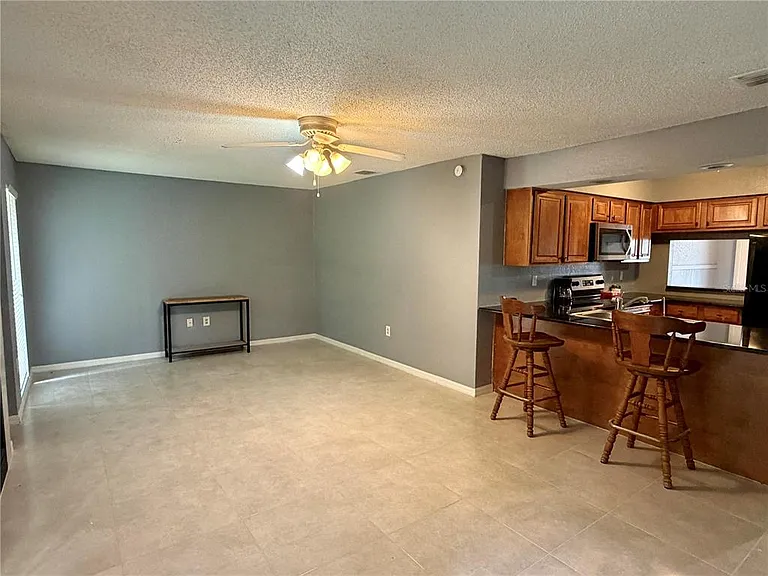 564 Breckenridge Vlg #106 — Photo 4