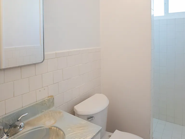 11801 Rexford Rd — Photo 21