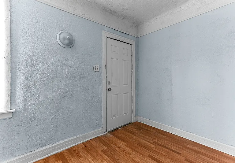 14814 Sussex St #1 — Photo 3
