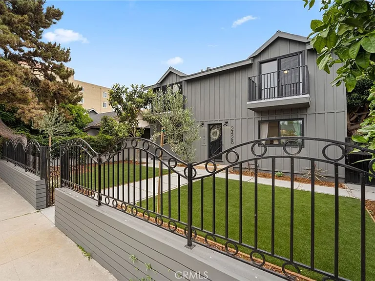 2428 Glyndon Ave — Photo 4