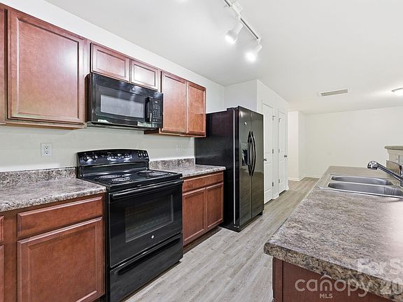 5th image of 235 Askin Ln
