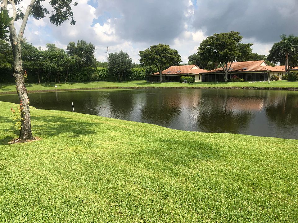 Home For Sale In Palm Chase Lakes