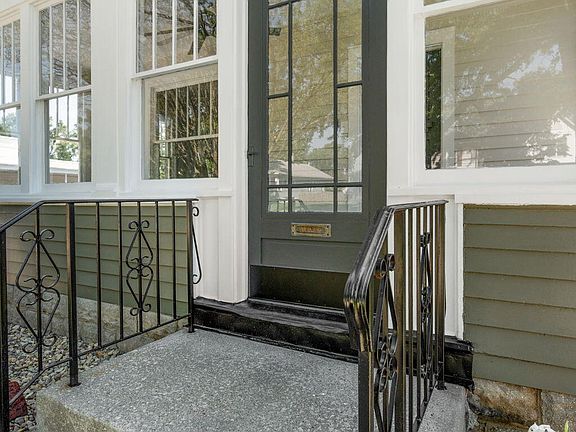 3rd image of 723 Lincoln St
