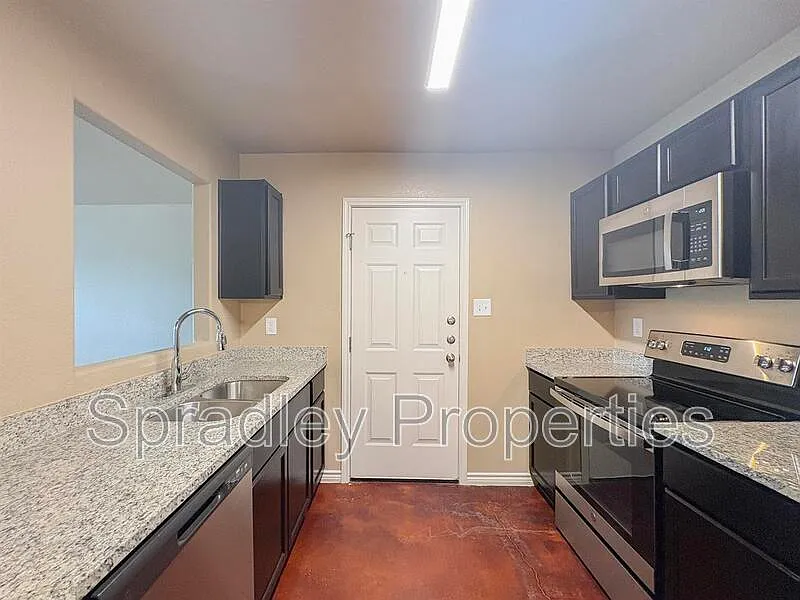 3 bed, 2.0 bath, 1202 sqft, $1,345 — Photo 3