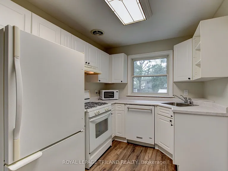 210 Emery St E — Photo 15