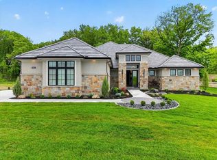 8612 Westridge Ct, Parkville, MO 64152