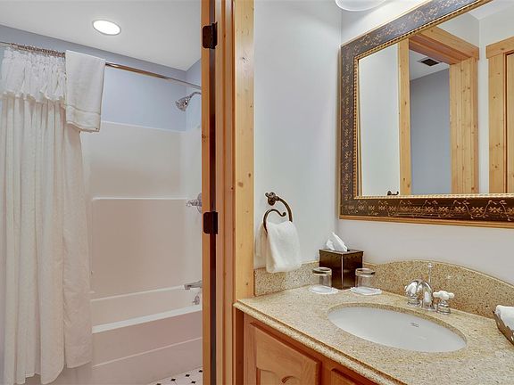 5th image of 02780-131 Boyne Mountain Roadunit Dr #320