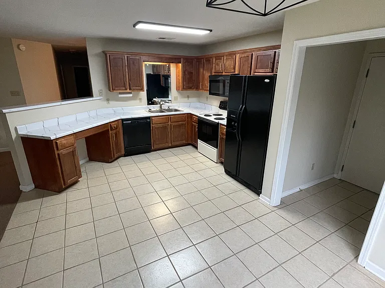 71 Greenway Dr — Photo 2