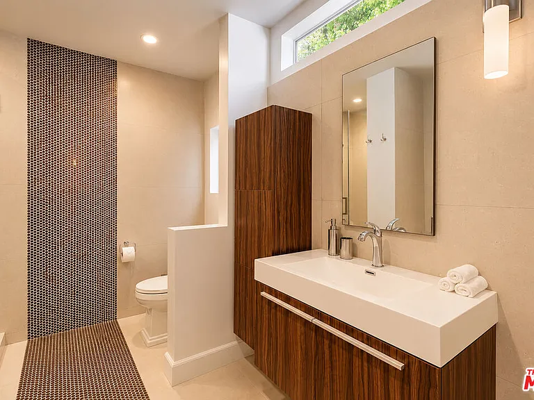 703 N Maple Dr — Photo 29