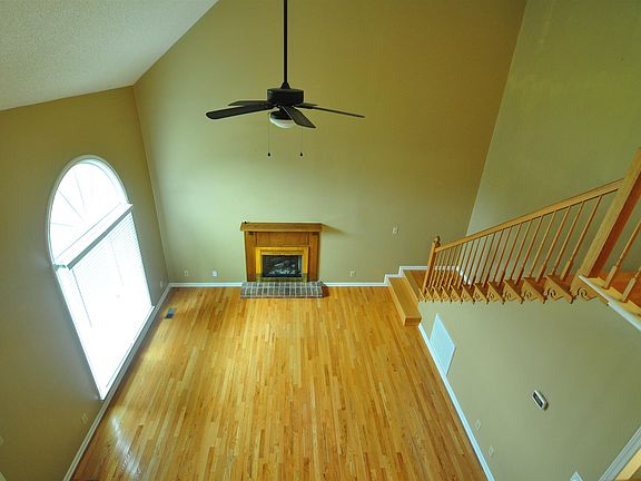 4th image of 495 Steffi St