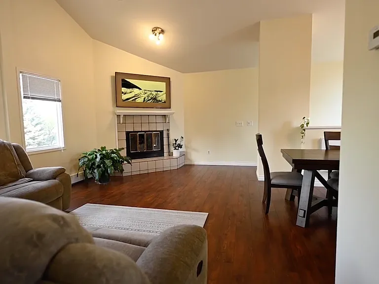 4001 Romanzof Cir #B — Photo 7
