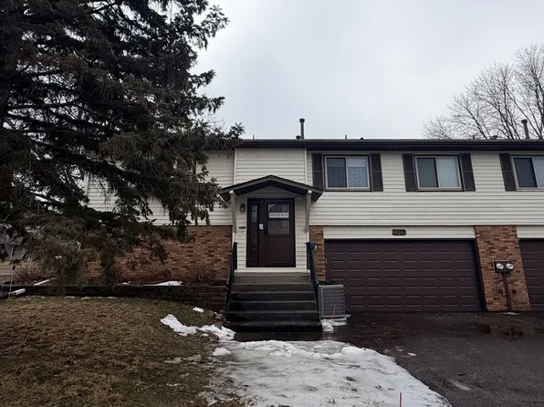 3922 Gershwin Ave N, Oakdale, MN 55128