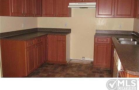 3rd image of 412 Coconut Ave E