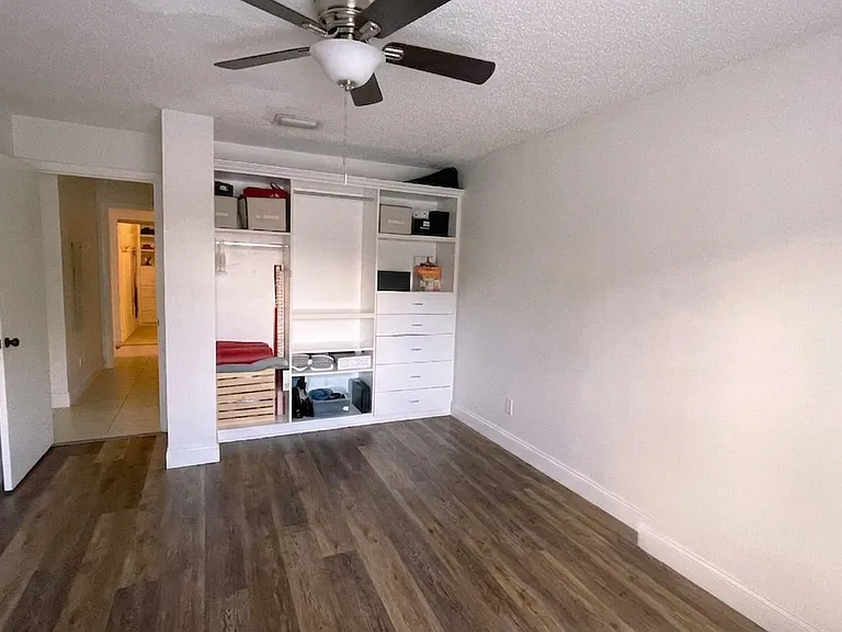 1420 Park Shore Cir #1 — Photo 29