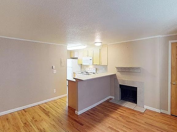 4th image of 336 N Grant St APT 204