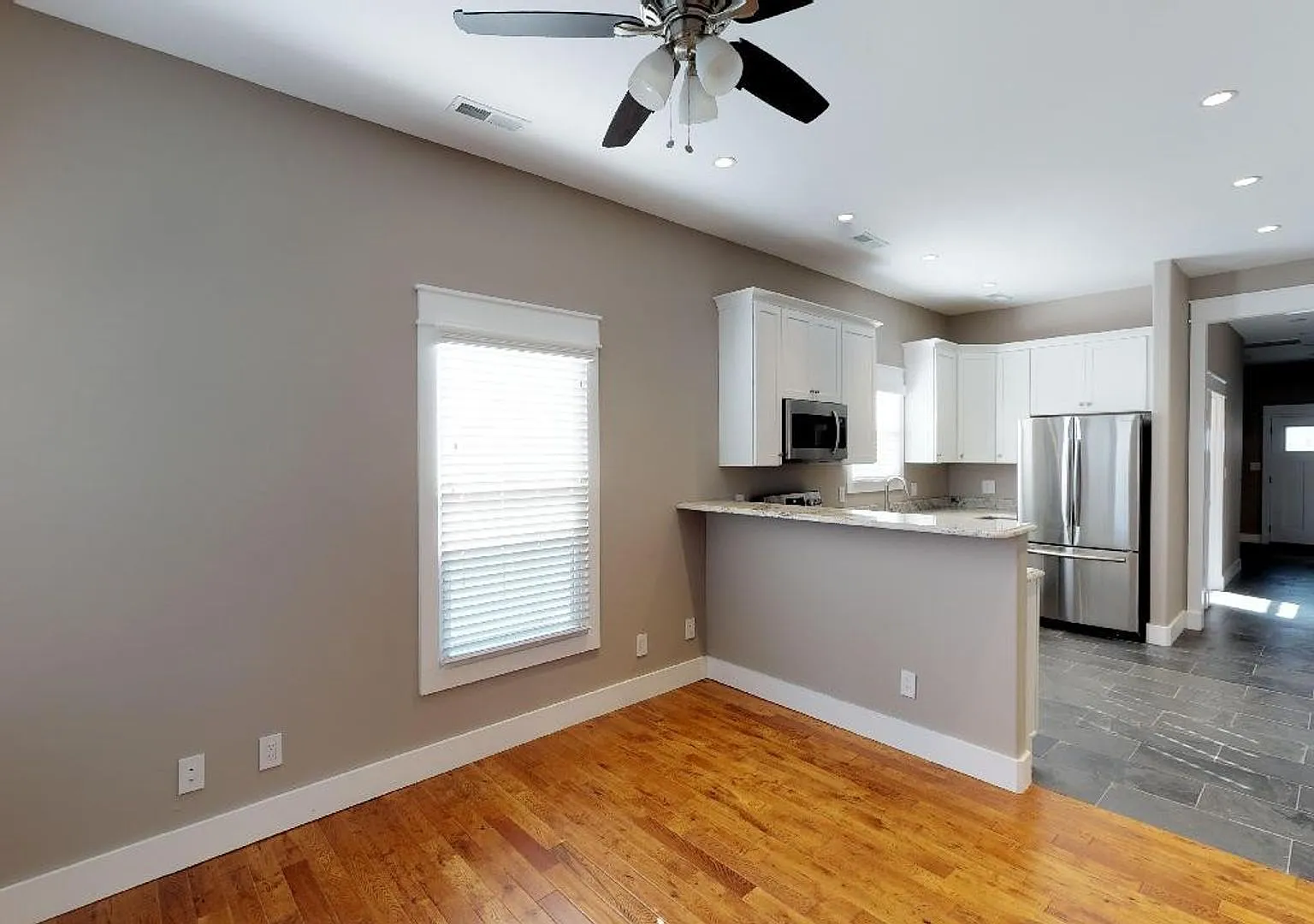 Waitlist for Aug2027Jul2028 Now Open! | 4BR/2BA Rental in Fort Sanders Near UTK — Photo 3