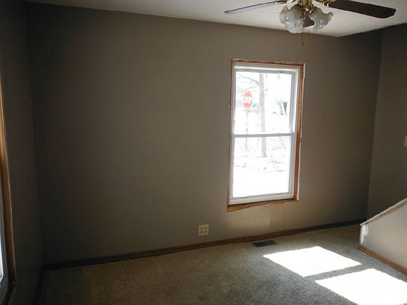 4th image of 723 E Victoria St