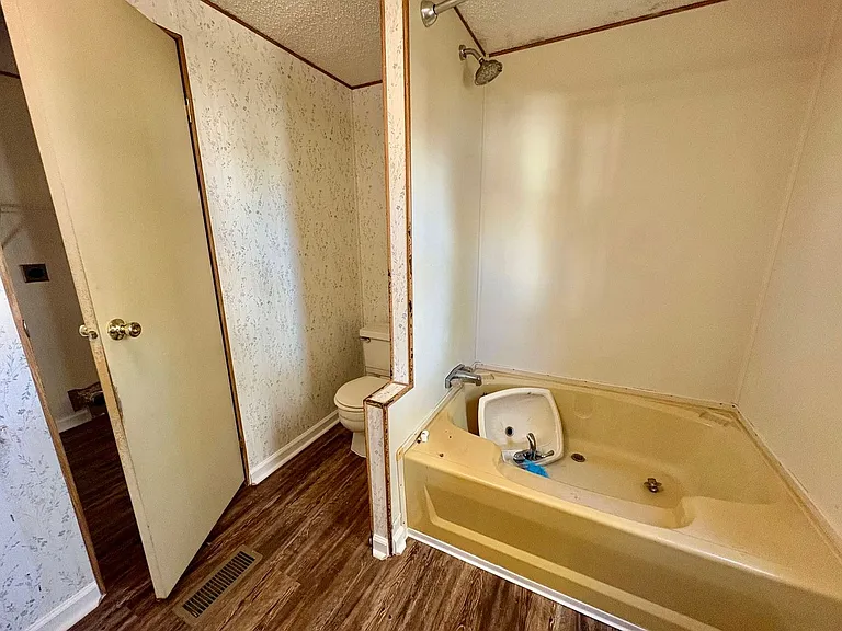 1128 S Gay Ave — Photo 69
