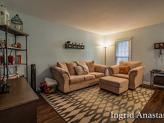 3rd image of 2465 Abbington Dr SE