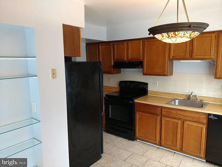 15205 Streamside Ct — Photo 6