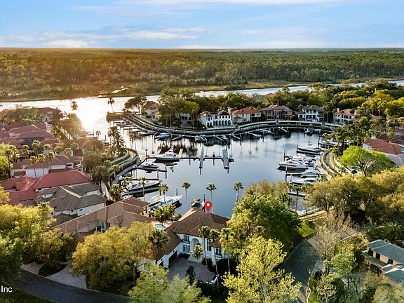 3rd image of 100 HARBOURMASTER Court