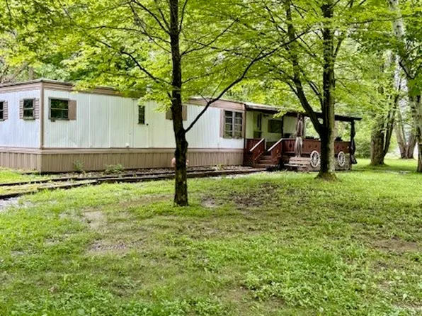 8520 Colonial Ln, Jamestown, PA 16134